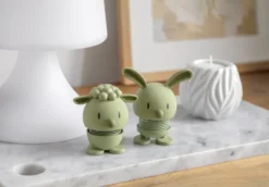 Hoptimist® Wackelfigur Soft Hase S grün
