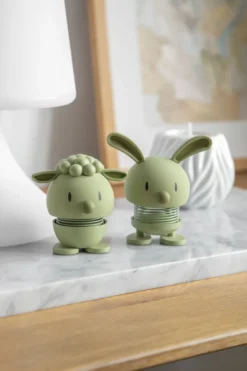 Hoptimist® Wackelfigur Soft Hase S grün