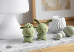 Hoptimist® Wackelfigur Soft Hase S grün
