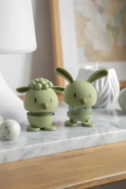 Hoptimist® Wackelfigur Soft Hase S grün