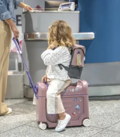 JetKids™ by Stokke® Reiseset Koffer + Rucksack Hazy Lilac 681406