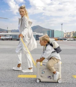 JetKids™ by Stokke® Reiseset Koffer + Rucksack Moonglow White 681404