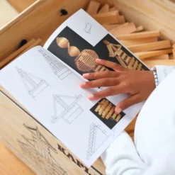 KAPLA 1000er Kiste Set mit 1000 Holz-Bausteinen & fahrbarer Aufbewahrungsbox