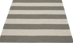 Pappelina Teppich Bob Charcoal Linen 140 x 180 cm BO9A418