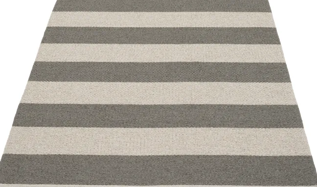 Pappelina Teppich Bob Charcoal Linen 140 x 180 cm BO9A418