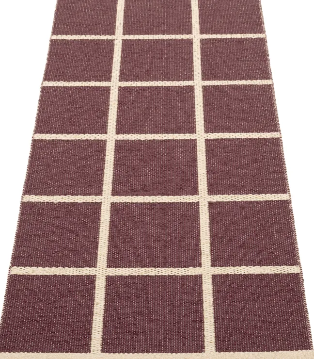 Pappelina Teppich CRISS Burgundy 70 x 150cm CR8G715