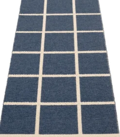 Pappelina Teppich CRISS Dark Blue 70 x 150cm CR3G715