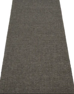 Pappelina Teppich Emm Black/Linen Metallic 70 x 180 cm EMMX718