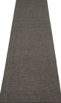 Pappelina Teppich Emm Black/Linen Metallic 70 x 300 cm EMMX730