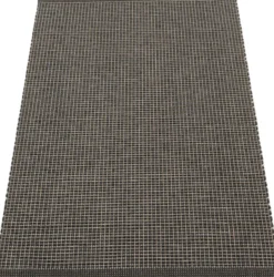 Pappelina Teppich Emm Black/Linen Metallic 70 x 120 cm EMMX712
