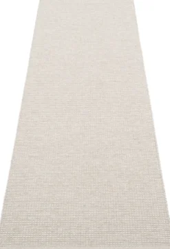 Pappelina Teppich Emm Fossil Grey/Stone Metallic 70 x 240 cm EMM9B724