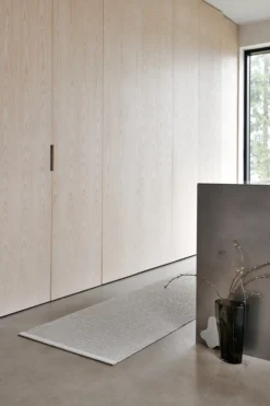 Pappelina Teppich Emm Linen/Linen Metallic 70 x 180 cm EMM9F718