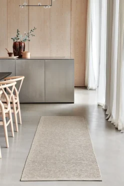 Pappelina Teppich Emm Potato/Beige Metallic 70 x 120 cm EMM6P712