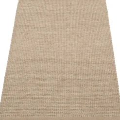 Pappelina Teppich Emm Potato/Beige Metallic 70 x 120 cm EMM6P712