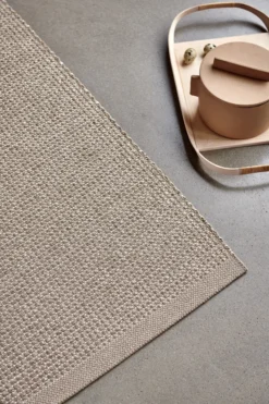 Pappelina Teppich Emm Potato/Beige Metallic 70 x 300 cm EMM6P730