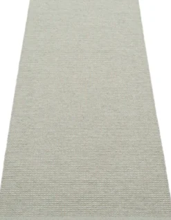 Pappelina Teppich Emm Sage/Linen Metallic 70 x 180 cm EMM1M718