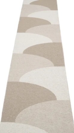 Pappelina Teppich HILL Dark Linen 70 x 360 cm HI9G736