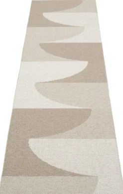 Pappelina Teppich HILL Dark Linen 70 x 270 cm HI9G727