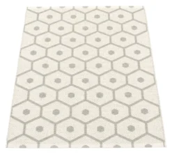 Pappelina Teppich Honey Warm grey Vanilla 70 x 100 cm HO9710