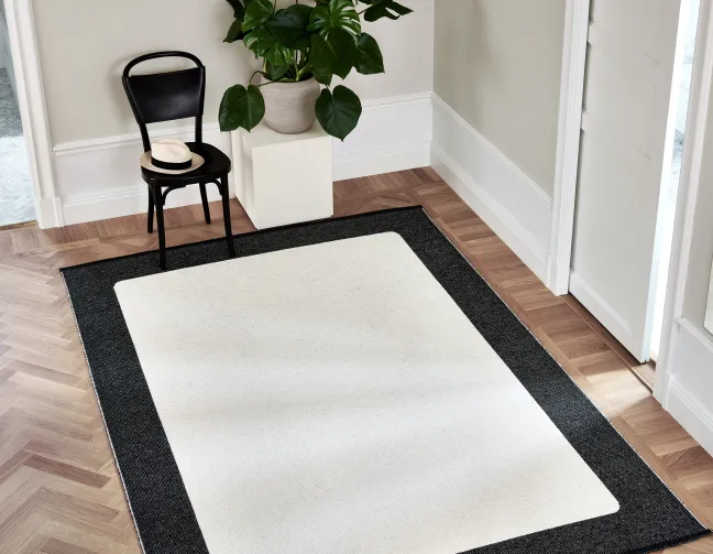 Pappelina Teppich Ilda Black Vanilla 70 x 240 cm ILX724