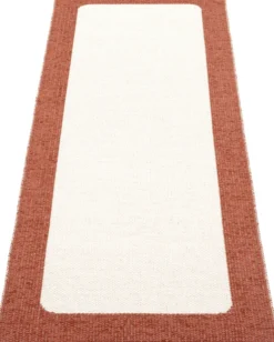 Pappelina Teppich Ilda Brick Vanilla 70 x 180 cm IL4C718
