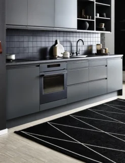 Pappelina Teppich Max Black Vanilla 70 x 240 cm MXX724