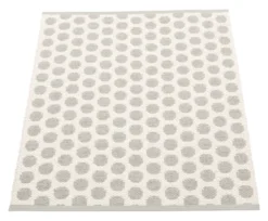 Pappelina Teppich Noa Warm Grey Vanilla Grey stripe 70 x 90cm NO9DD709