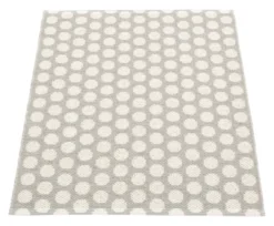 Pappelina Teppich Noa Warm Grey Vanilla Grey stripe 70 x 90cm NO9DD709