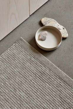 Pappelina Teppich Sam Dark Linen/Linen 70 x 150 cm SAM9G715