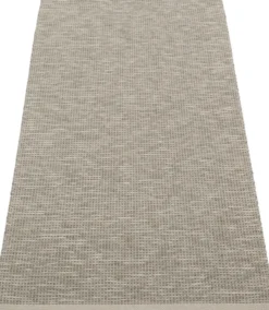Pappelina Teppich Sam Warm Grey/Charcoal 70 x 150 cm SAM9D715