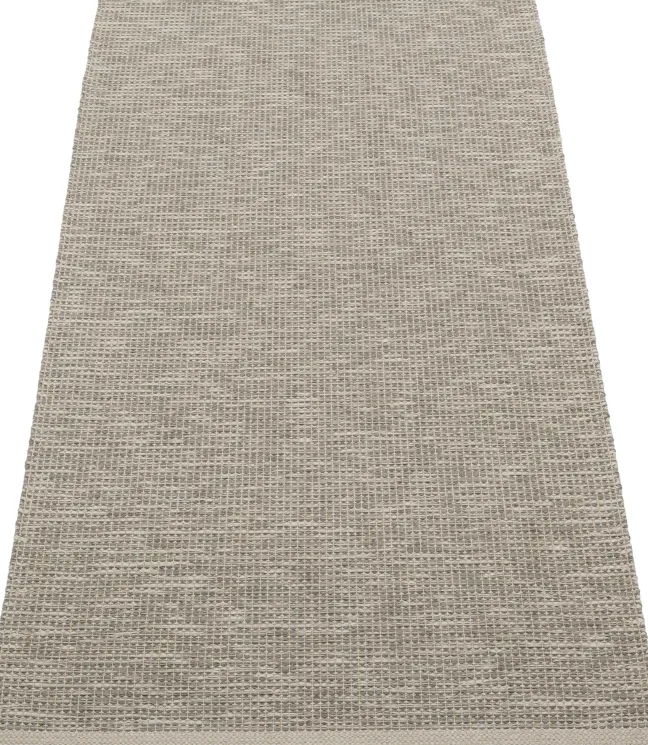 Pappelina Teppich Sam Warm Grey/Charcoal 70 x 150 cm SAM9D715