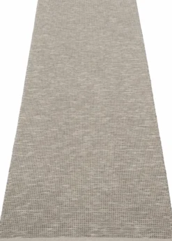 Pappelina Teppich Sam Warm Grey/Charcoal 70 x 225 cm SAM9D722