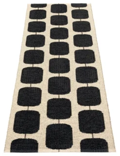 Pappelina Teppich Sten Black Cream 70 x 200 cm STX720