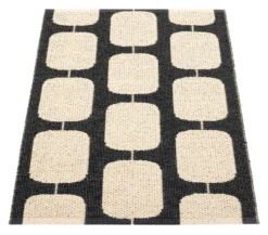 Pappelina Teppich Sten Black Cream 70 x 100 cm STX710