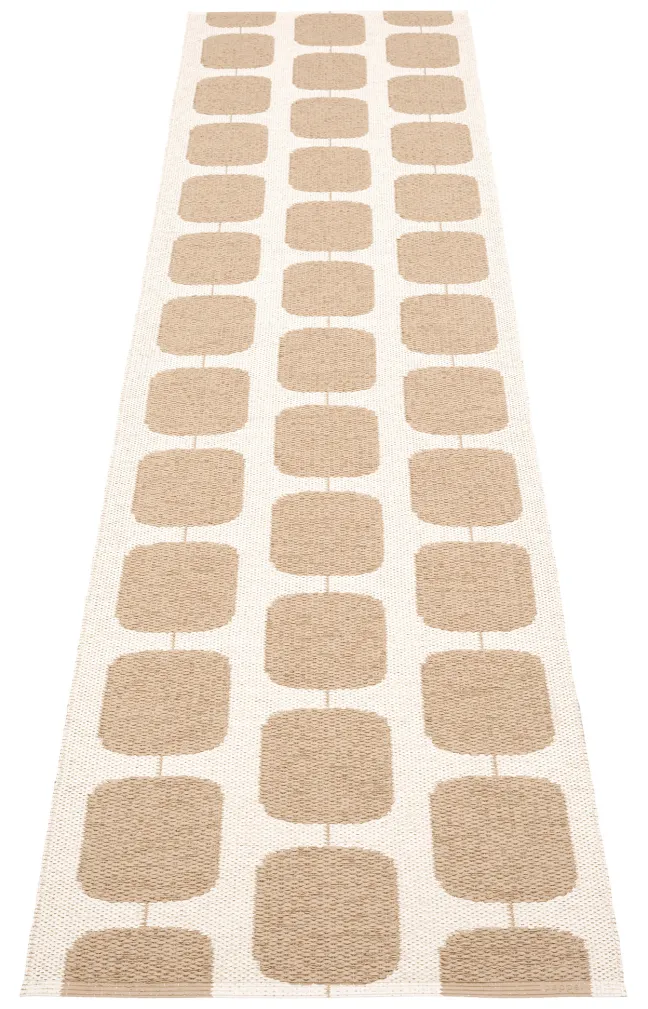 Pappelina Teppich Sten Light Nougat Vanilla 70 x 400 cm ST6H740
