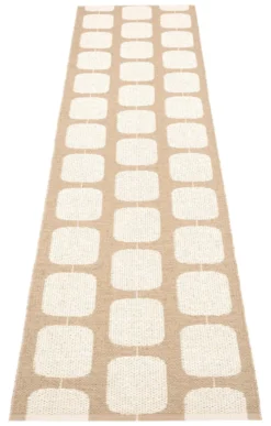 Pappelina Teppich Sten Light Nougat Vanilla 70 x 400 cm ST6H740