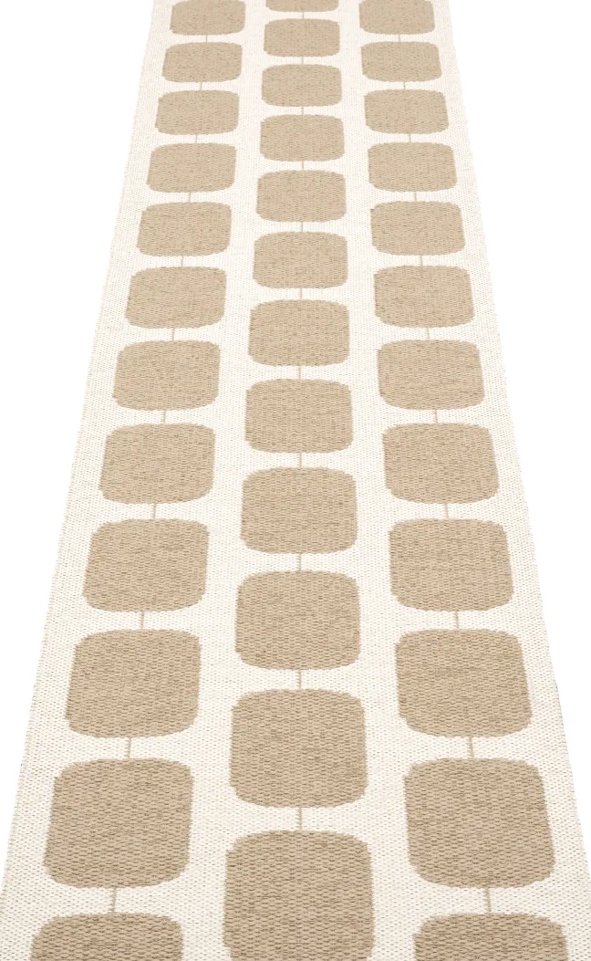 Pappelina Teppich Sten Light Nougat Vanilla 70 x 300 cm ST6H730