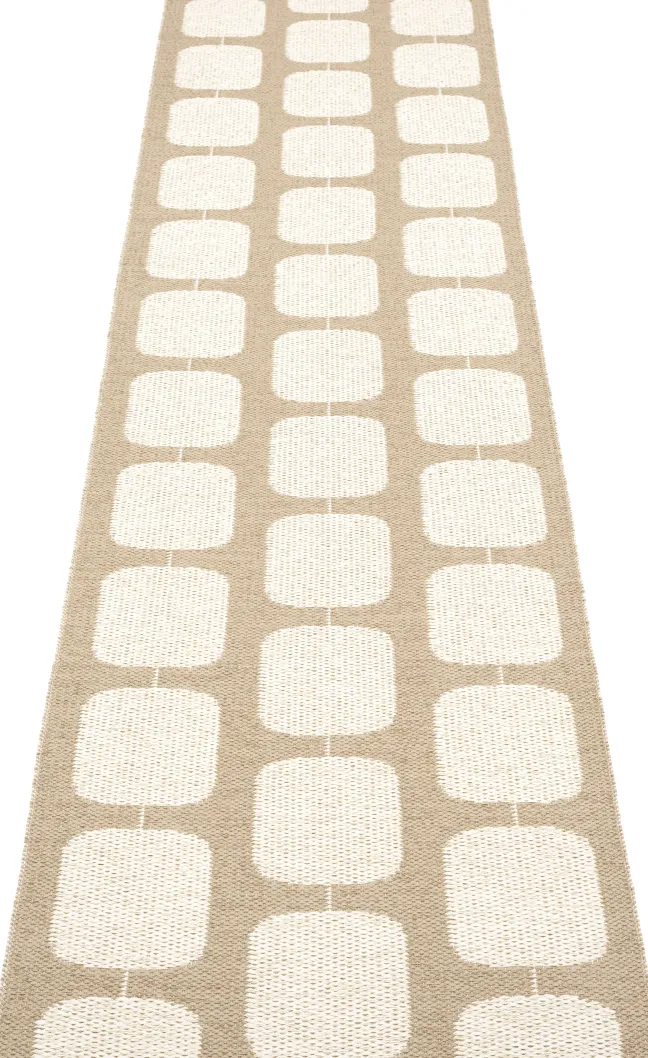 Pappelina Teppich Sten Light Nougat Vanilla 70 x 300 cm ST6H730