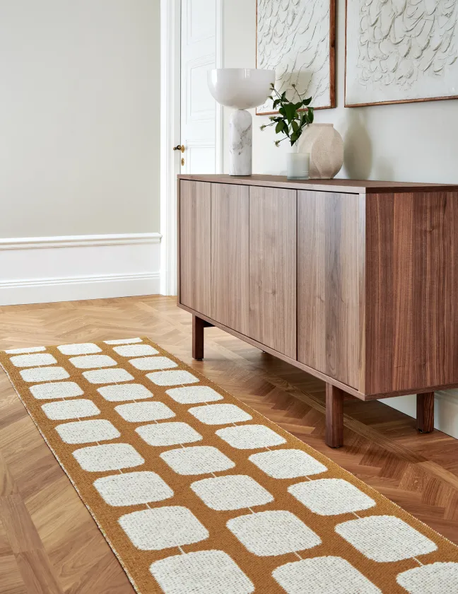 Pappelina Teppich Sten Ochre Vanilla 70 x 300 cm ST5B730