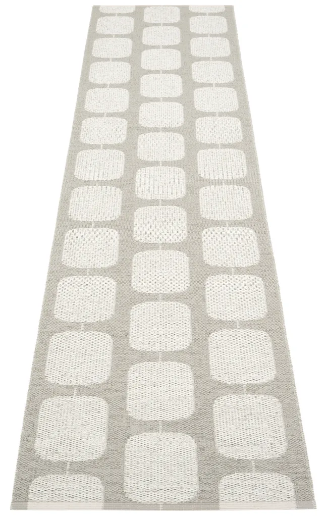 Pappelina Teppich Sten Warm Grey Fossil grey 70 x 400 cm ST9D740