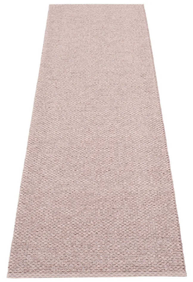 Pappelina Teppich Svea Lilac Metallic/Pale Rose 70 x 240 cm SV7C724