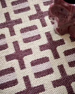 Pappelina Teppich TOM Burgundy 70 x 300 cm TOM8G730