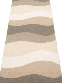 Pappelina Teppich Urvi Earth 70 x 200 cm UR6J720
