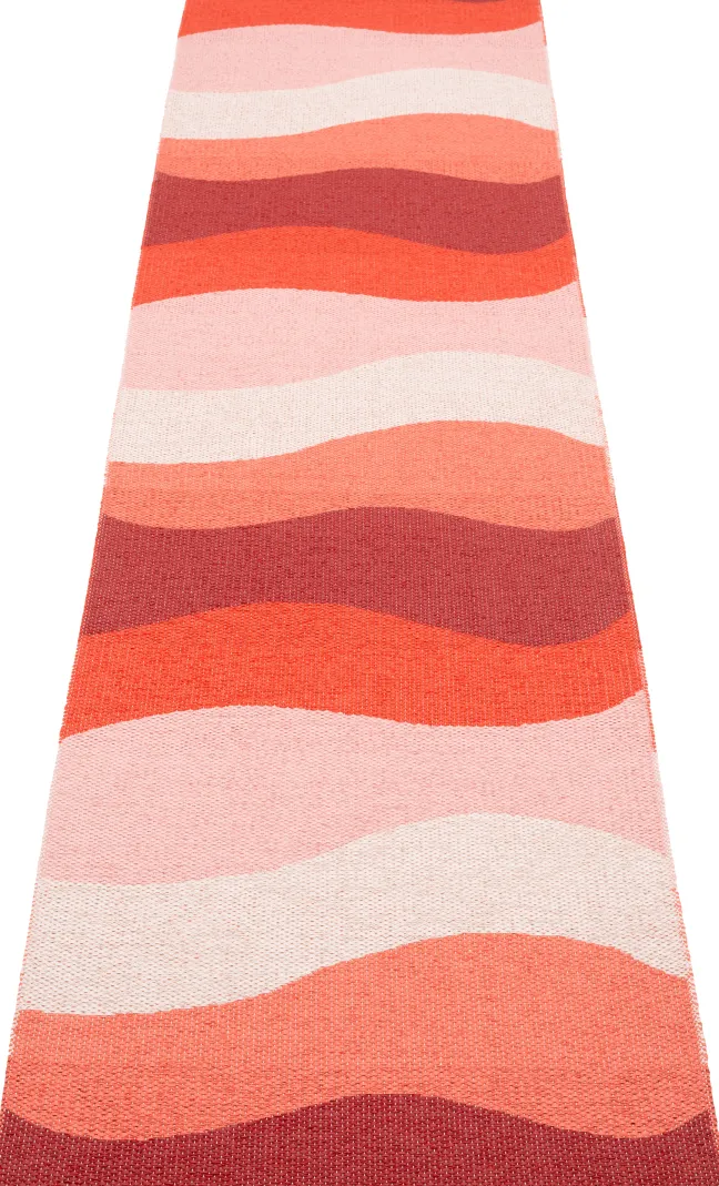 Pappelina Teppich Urvi Fire 70 x 400 cm UR2C740
