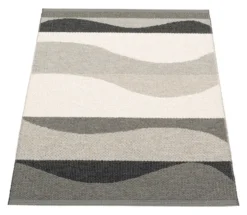 Pappelina Teppich Urvi Metal 70 x 100 cm UR9J710