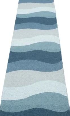 Pappelina Teppich Urvi Water 70 x 300 cm UR3C730