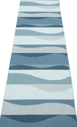 Pappelina Teppich Urvi Water 70 x 300 cm UR3C730