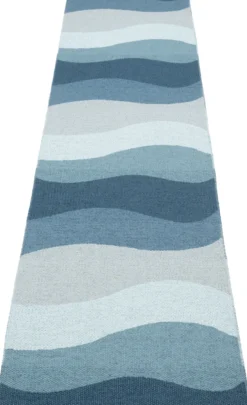 Pappelina Teppich Urvi Water 70 x 400 cm UR3C740