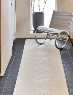 Pappelina Teppich VERA 2.0 Bio Edition Beige/Beige Metallic 70 x 120 cm V26E712
