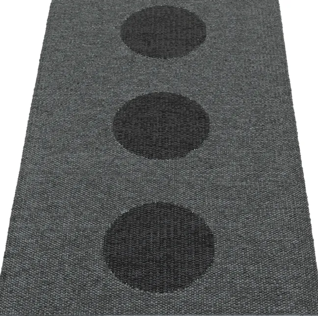 Pappelina Teppich VERA 2,0 Bio Edition Black/Black Metallic 70 x 120 cm V2X712